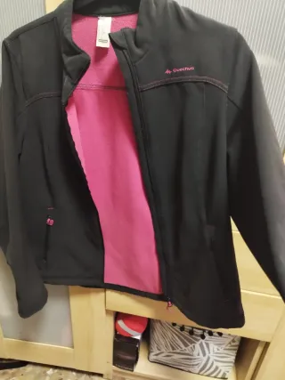 Chaqueta Quechua Negra y Rosa