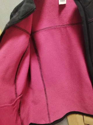 Chaqueta Quechua Negra y Rosa