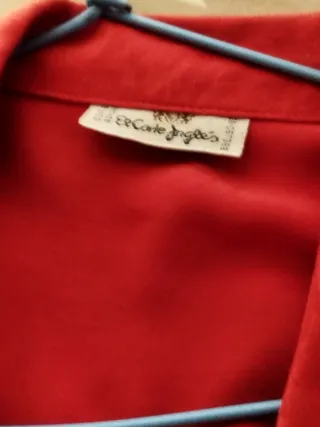 Blusa roja con estampado