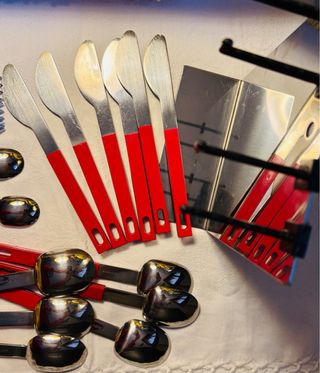 Set posate Abert design rosso