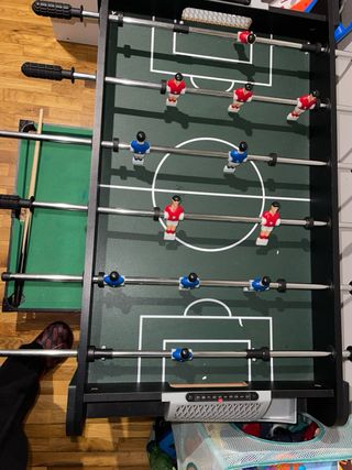 Futbolín y mesa de billar para niños