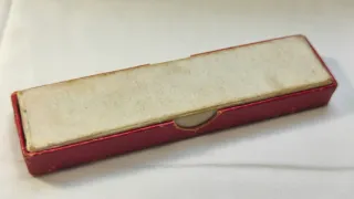 Cucharita antigua decorativa en su caja. Rusia