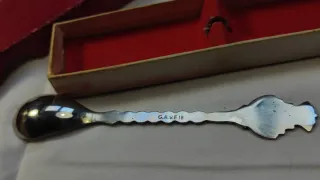Cucharita antigua decorativa en su caja. Rusia