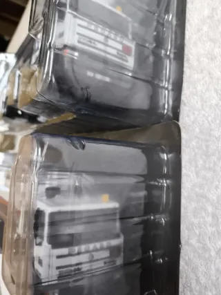 2 CAMIONES "CAMPSA" PEGASO TRONER + 2 FASCÍCULOS