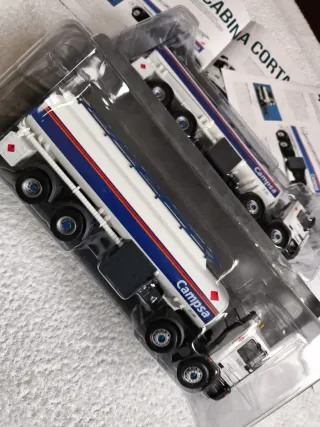 2 CAMIONES "CAMPSA" PEGASO TRONER + 2 FASCÍCULOS