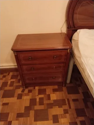 Cómoda de madera con espejo Mesillas y cabecero
