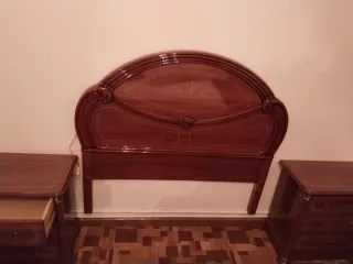 Cómoda de madera con espejo Mesillas y cabecero