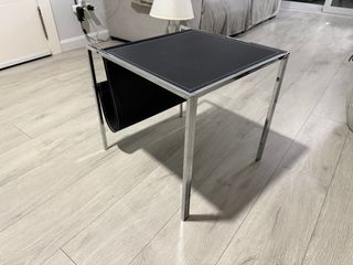 Mesa auxiliar revistero diseño moderno