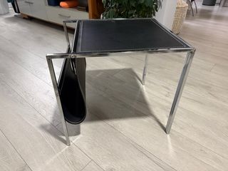 Mesa auxiliar revistero diseño moderno