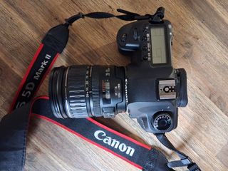 Canon EOS 5D Mark II + Objetivo EF 28-135mm