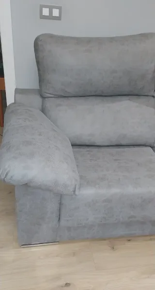Sofá reclinable gris 3 plazas.  Está impecable.
