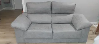 Sofá reclinable gris 3 plazas.  Está impecable.