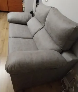 Sofá reclinable gris 3 plazas.  Está impecable.