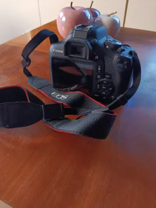 Cámara Canon EOS poco uso + bolso