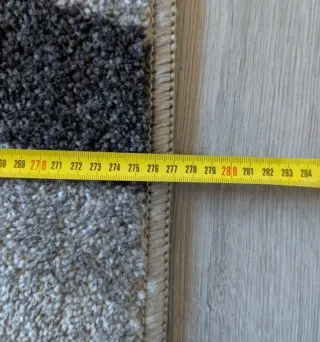 Alfombra moderna gris y roja