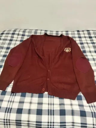 Cárdigan marrón con parches en codos