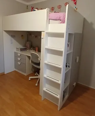 Cama alta con escritorio y cajones
