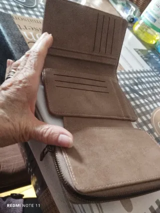 Monedero marrón nuevo