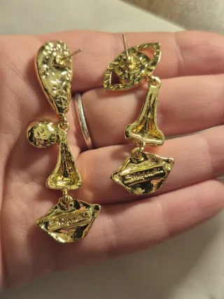 Orecchini oro occhio naso labbra