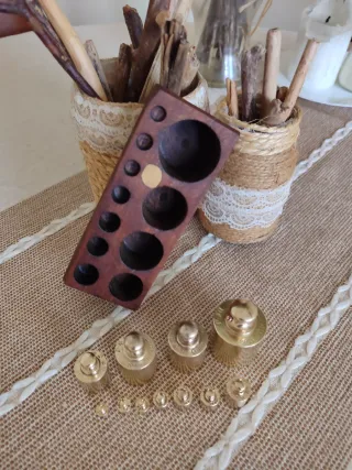 Juego de pesas antiguas para balanza