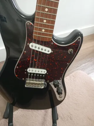 Guitarra Eléctrica Fender Cyclone Negra