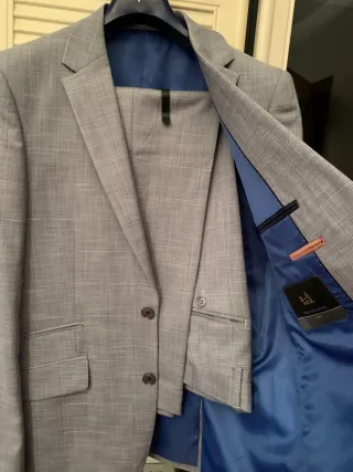 Traje completo sin estrenar con etiquetas