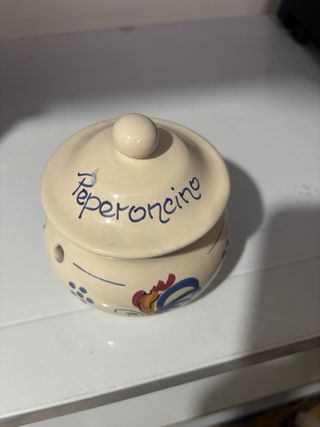 Porta peperoncino in ceramica decorato
