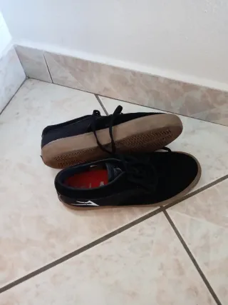 Scarpe da skate Lakai nere e marroni