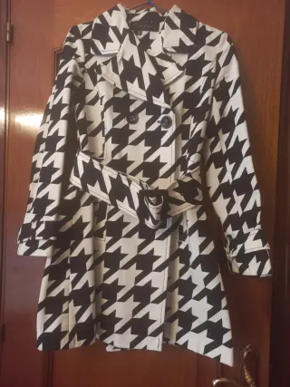 Gabardina Estampada Blanco y Negro