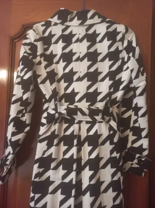 Gabardina Estampada Blanco y Negro