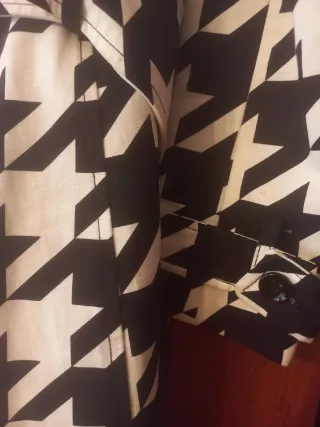 Gabardina Estampada Blanco y Negro