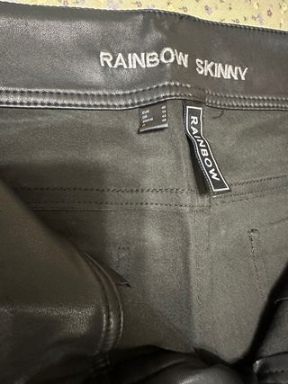Pantalones efecto piel skinny