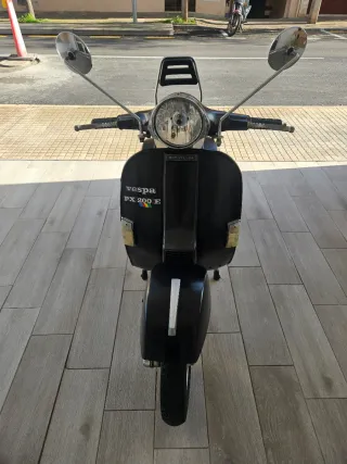 Vespa PX 200 E Scooter