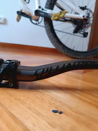 Manillar Specialized MTB  de color negro