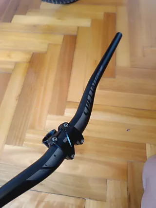 Manillar Specialized MTB  de color negro