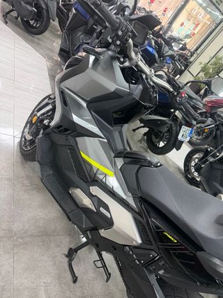 Honda X-ADV 750 7/24. Perfecto estado en garantia.