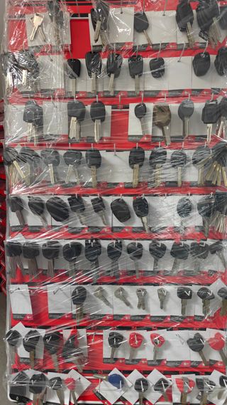 Lote de llaves de coches con 2 exositores Silca