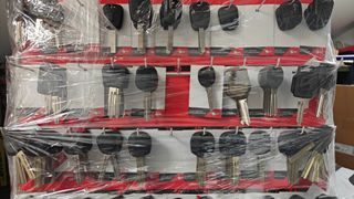 Lote de llaves de coches con 2 exositores Silca