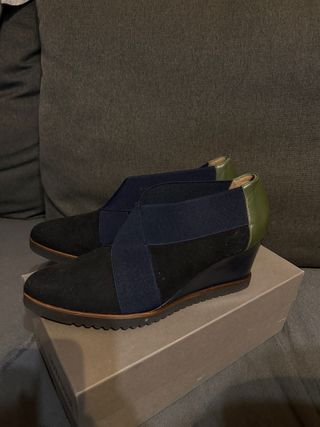 Botines negros y verde oliva