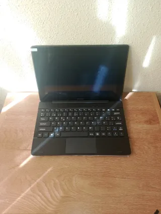 Tablet con teclado y ratón