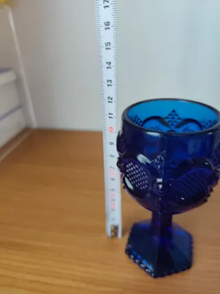 Copa vintage tallada azul cobalto