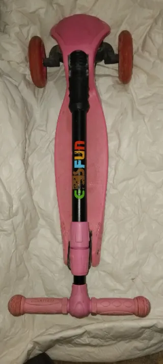 Patinete infantil rosa 3 ruedas 5 euro unidad