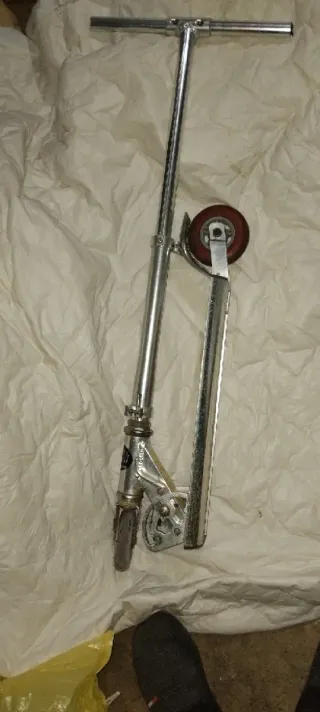 Patinete infantil rosa 3 ruedas 5 euro unidad