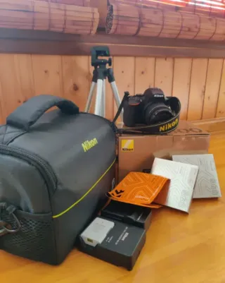 Cámara Nikon D5600 Kit con Accesorios