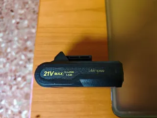 Taladro Percutor Batería 21V con Accesorios