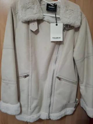 Chaqueta Pull&Bear Beige con Borrego