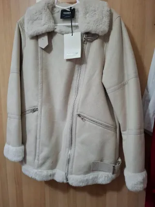 Chaqueta Pull&Bear Beige con Borrego