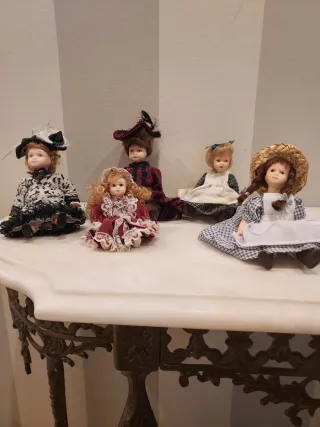 Collezione di Bambole in Porcellana Antica