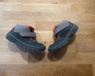 Botas montaña Quechua Talla 27