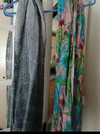 Deportivas blancas simil piel,te llevas 6 chalinas